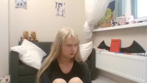 Malvina online show from 07-07-26, 04:11