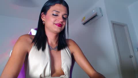 Snapshot of anabellabonariva chatting on 12-15-24, 02:30 Anabella online show from 12-15-24, 02:30