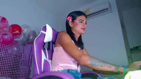 Snapshot of anabellabonariva chatting on 02-15-25, 09:05 Anabella online show from 02-15-25, 09:05