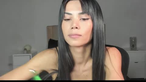 Snapshot of anahenao chatting on 05-02-26, 11:32 Ana Henao or Annie... Follow me ahenaocb Insta X online show from 05-02-26, 11:32