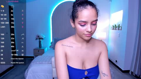 Snapshot of anahi_curlie1 chatting on 12-17-24, 03:50 Anahi Curlie online show from 12-17-24, 03:50