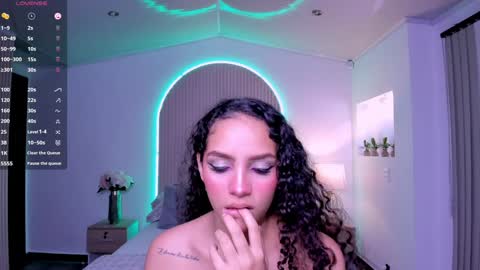Snapshot of anahi_curlie1 chatting on 12-18-24, 03:37 Anahi Curlie online show from 12-18-24, 03:37