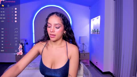 Snapshot of anahi_curlie1 chatting on 12-31-24, 04:16 Anahi Curlie online show from 12-31-24, 04:16