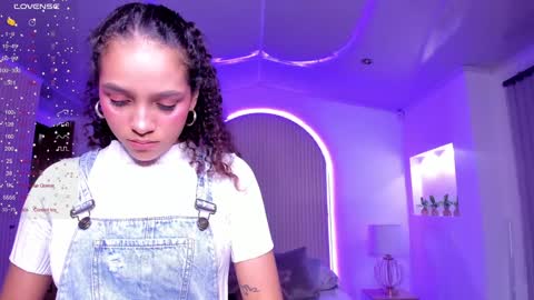 Snapshot of anahi_curlie1 chatting on 01-15-25, 10:06 Anahi Curlie online show from 01-15-25, 10:06