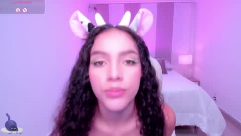 Snapshot of anahi_curlie1 chatting on 02-18-25, 03:21 Anahi Curlie online show from 02-18-25, 03:21