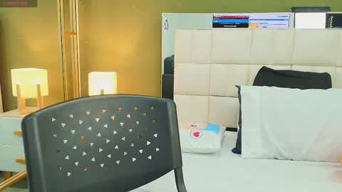 Anahi  online show from 10-26-25, 08:04