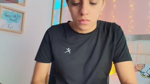 Anahi  online show from 03-21-26, 07:39