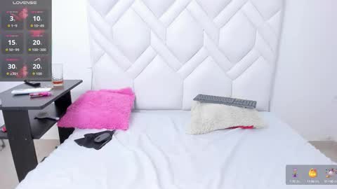 analia18  online show from 10-15-25, 02:39