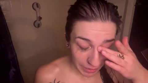 Snapshot of analove_666 chatting on 10-21-25, 02:01 AnaLove online show from 10-21-25, 02:01