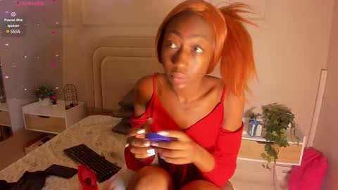 Snapshot of anamonroee chatting on 09-19-25, 11:33 anamonroee online show from 09-19-25, 11:33