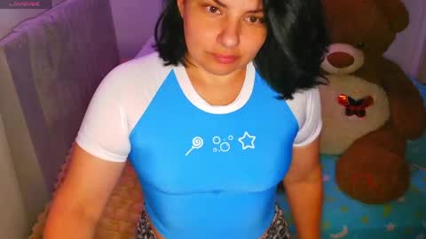 Snapshot of anaspark chatting on 05-17-26, 09:33 Ana online show from 05-17-26, 09:33