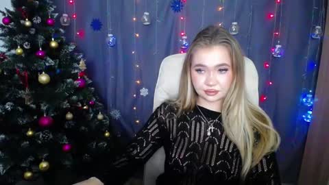 anastacyyellig online show from 12-16-24, 11:07