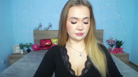 anastacyyellig online show from 01-23-25, 08:04