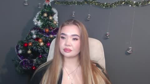 anastacyyellig online show from 12-22-25, 09:34