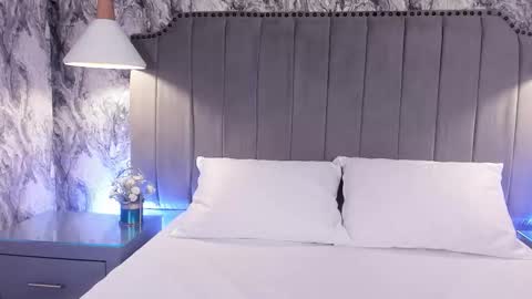 Mia online show from 09-18-25, 12:29