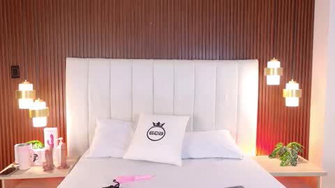 Mia online show from 10-23-25, 12:26