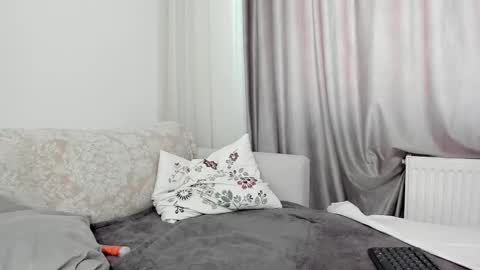 Snapshot of anayscaandy chatting on 02-14-25, 10:38 Andreea online show from 02-14-25, 10:38