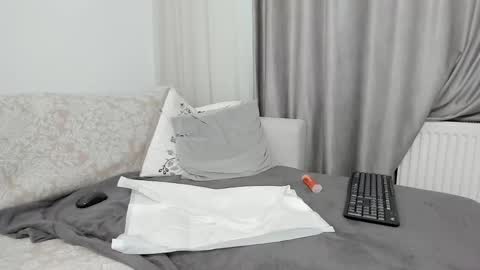 Snapshot of anayscaandy chatting on 02-15-25, 08:54 Andreea online show from 02-15-25, 08:54