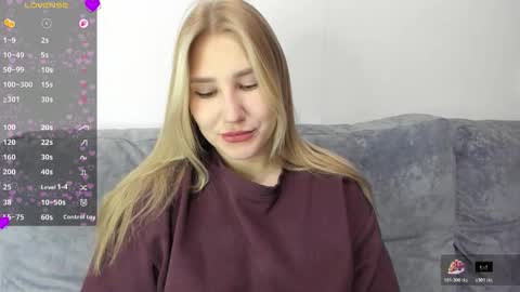 Snapshot of and1sa chatting on 12-20-25, 10:44 Andisa online show from 12-20-25, 10:44