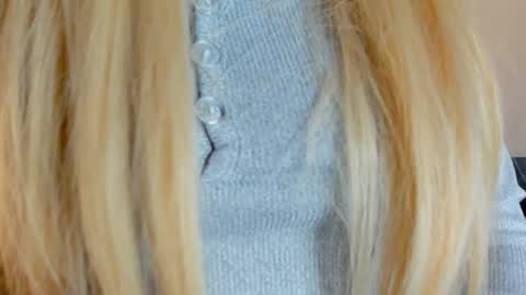 Snapshot of andanda2kk chatting on 03-01-26, 10:34 Layla online show from 03-01-26, 10:34