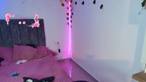 Snapshot of andra_rosse chatting on 05-31-26, 01:47 Andra de la Rosse online show from 05-31-26, 01:47