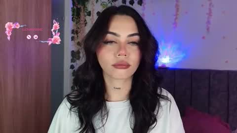 Snapshot of andra_rosse chatting on 06-11-26, 02:33 Andra de la Rosse online show from 06-11-26, 02:33