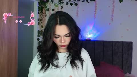 Snapshot of andra_rosse chatting on 06-11-26, 02:53 Andra de la Rosse online show from 06-11-26, 02:53