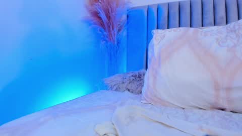 Andra Cyrus online show from 01-08-25, 02:35