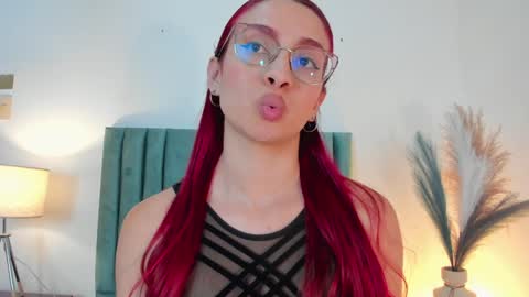 Andra Cyrus online show from 01-30-25, 05:39