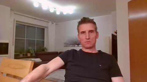 Snapshot of andre029 chatting on 04-12-26, 05:51 Name online show from 04-12-26, 05:51