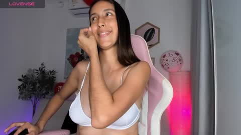Snapshot of andre_sky_ chatting on 02-11-25, 12:06 A l e online show from 02-11-25, 12:06
