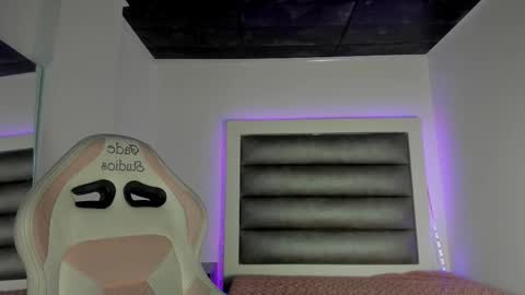 Snapshot of andrea_brunette_ chatting on 09-18-25, 08:27 andrea_brunette_ online show from 09-18-25, 08:27