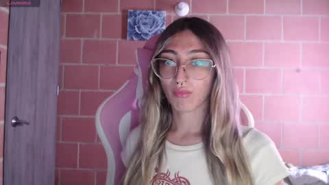 Snapshot of andrea_camila chatting on 10-28-25, 02:20 Andrea online show from 10-28-25, 02:20