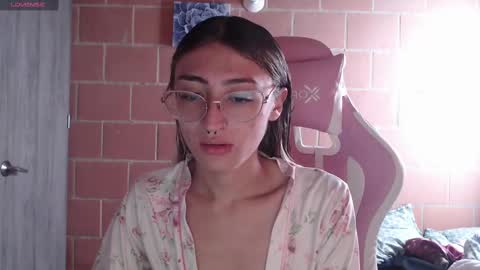 Snapshot of andrea_camila chatting on 11-10-25, 01:32 Andrea online show from 11-10-25, 01:32