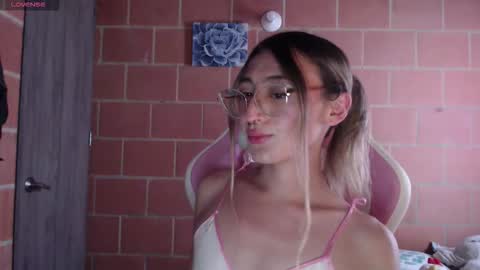 Snapshot of andrea_camila chatting on 12-15-25, 04:44 Andrea online show from 12-15-25, 04:44