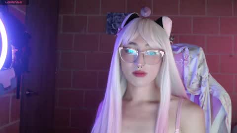 Snapshot of andrea_camila chatting on 04-29-26, 06:14 Andrea online show from 04-29-26, 06:14