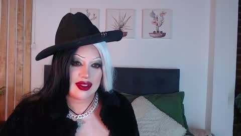 Snapshot of andrea_secret_ chatting on 10-08-25, 03:20 ANDREA online show from 10-08-25, 03:20