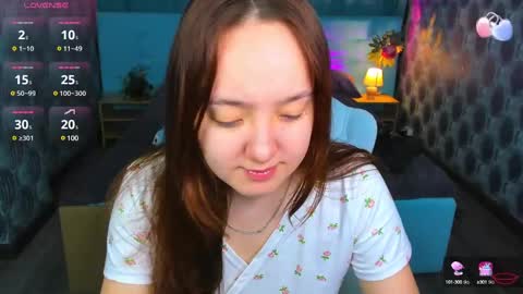 Snapshot of andrea_svel chatting on 03-04-25, 12:50 Andrea hereGMT7Mon Tue Wen ThFri Sat Su 0300am-0900am. online show from 03-04-25, 12:50