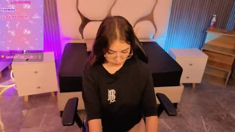 andrea_tay1 online show from 06-08-26, 11:21