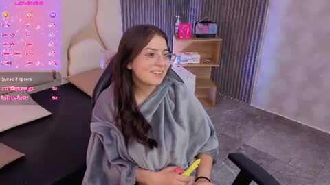andrea_tay1 online show from 06-11-26, 11:47