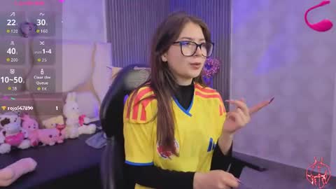 andrea_tay1 online show from 07-07-26, 07:29