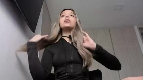 andreau 19 online show from 04-15-26, 03:19