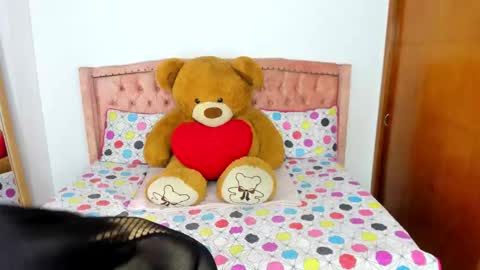 Snapshot of andreaytatyts chatting on 11-09-25, 12:58 Andrea Y Taty online show from 11-09-25, 12:58