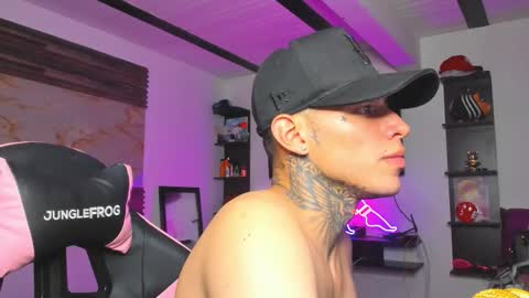 Snapshot of andrees_s chatting on 10-16-25, 10:00 andrees_s online show from 10-16-25, 10:00