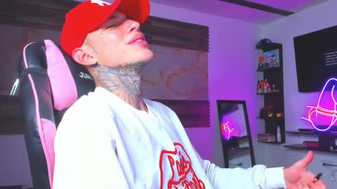 Snapshot of andrees_s chatting on 10-26-25, 11:31 andrees_s online show from 10-26-25, 11:31