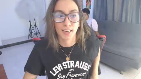 Isa  --------- online show from 09-21-25, 12:23