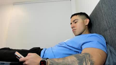 Snapshot of andresjuan92 chatting on 02-20-26, 03:03 onlyfanscallmegotter online show from 02-20-26, 03:03