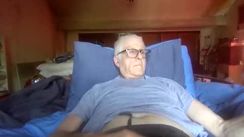 Snapshot of andrew160258 chatting on 05-25-26, 11:05 Andrew online show from 05-25-26, 11:05