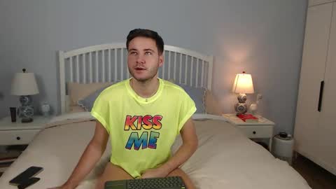 Snapshot of andrew2305 chatting on 09-30-25, 08:52 Justin Andrew online show from 09-30-25, 08:52