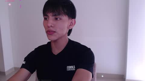 Snapshot of andrew_courtz chatting on 12-03-25, 07:56 Andrew Courtz online show from 12-03-25, 07:56